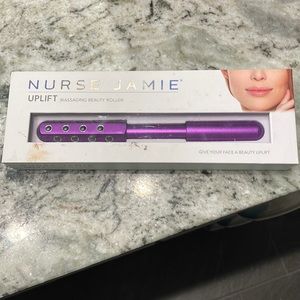 Massaging beauty roller